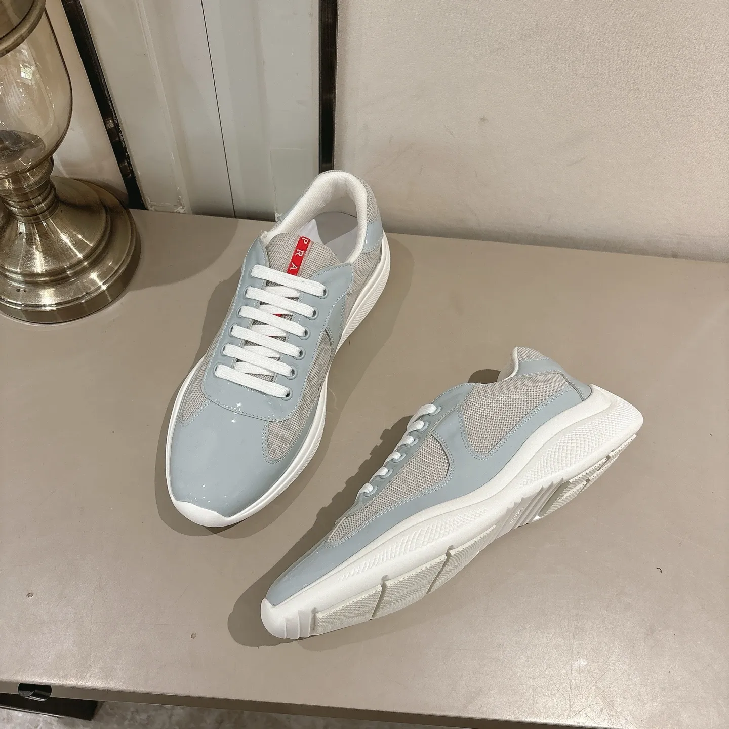 Factory direct sales p520🐘🐘Women's shoes, women's clothing (top version) Prada casual sports shoes, fashionable thick-soled casual loafers, unique taste, loved by everyone and easy to control, popular every year. There is also a versatile classic shoe last, enough to conquer you, wear it, increase the height and leisure, simple and handsome on the feet. The fabric is imported patent leather, the inner foot pad is breathable mesh, soft and delicate, the foot feels comfortable, ip Foam mold anti-slip lightweight outsole
